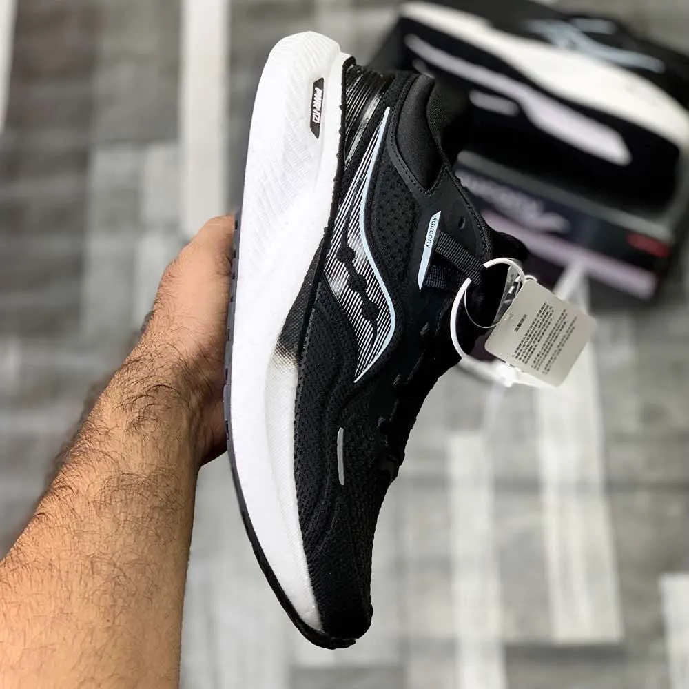 Sauconny Triiumph 21 (Black White) Top Premium Batch