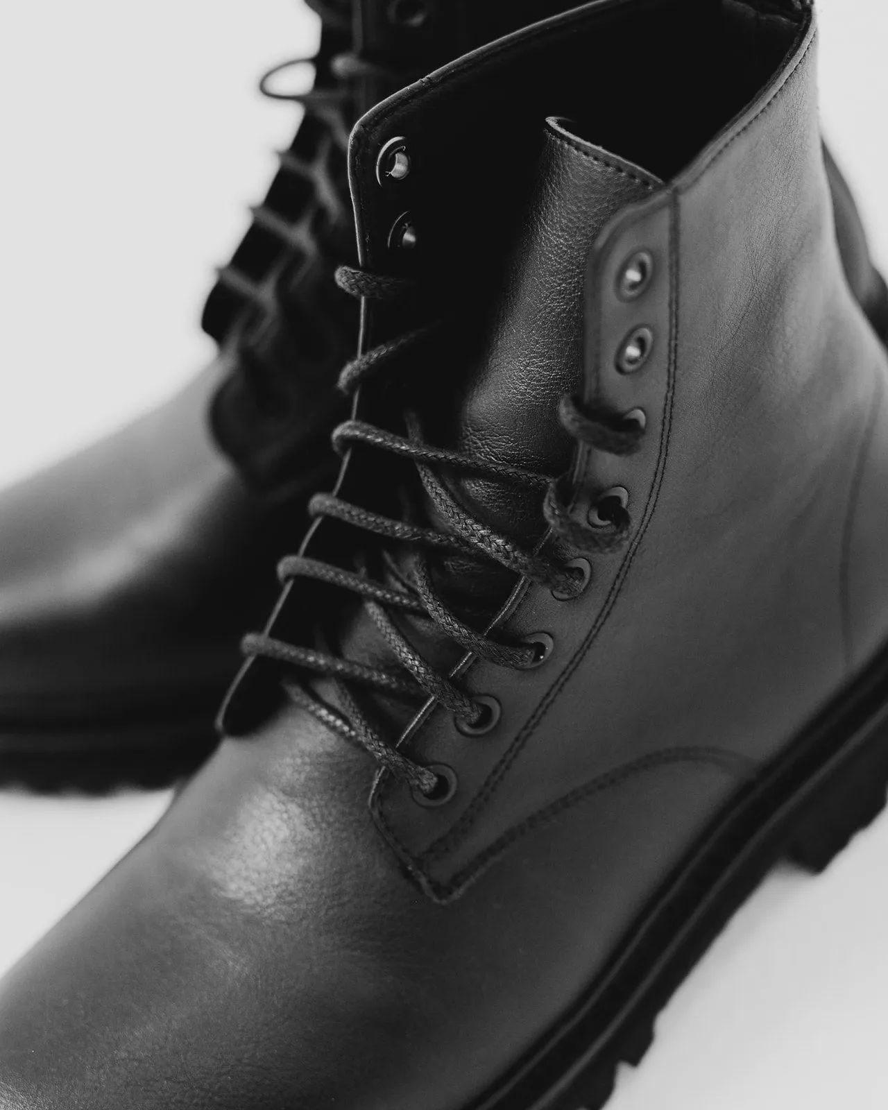 The Noskin Combat Boot in black