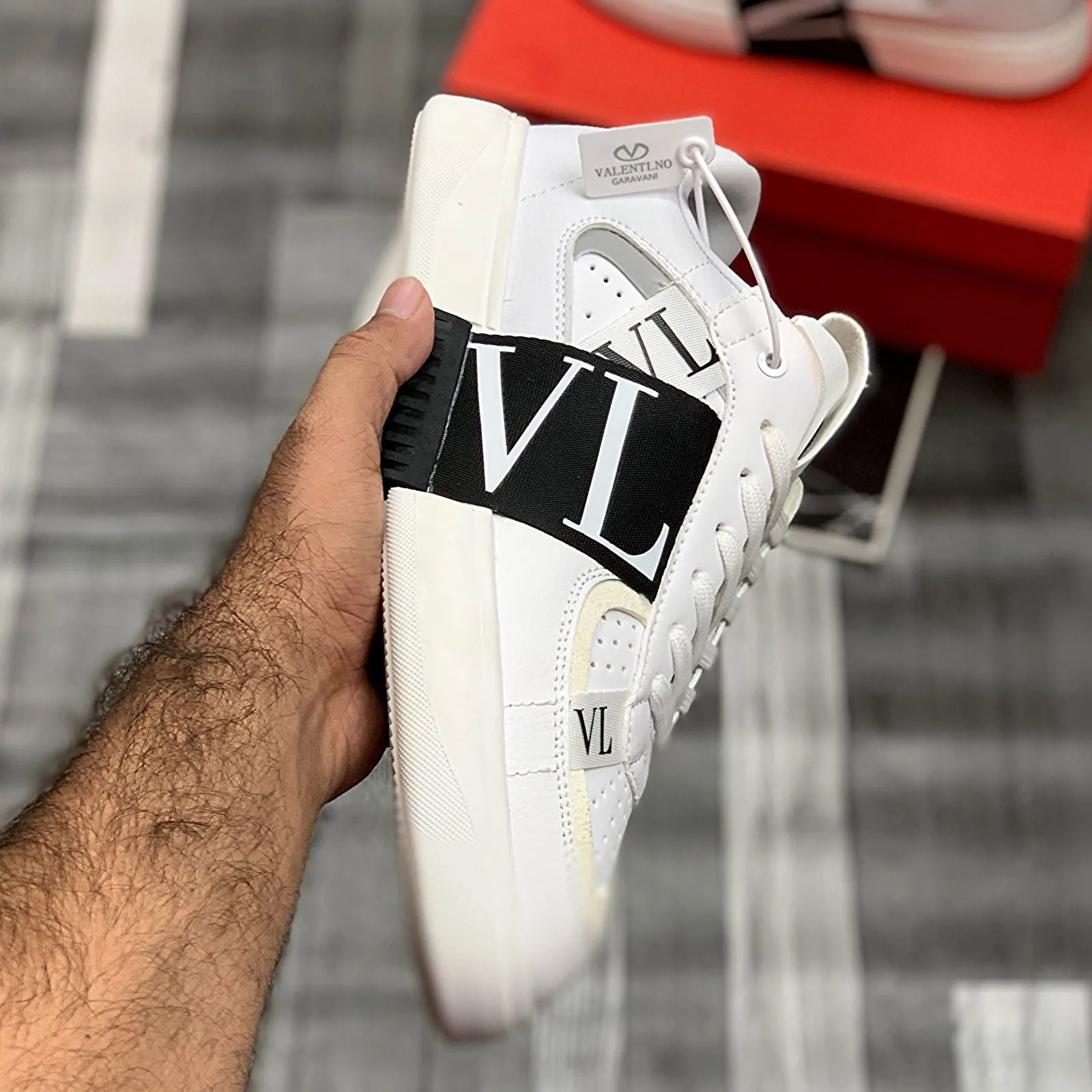Valentiino VL7N (White-Black) Premium Batch