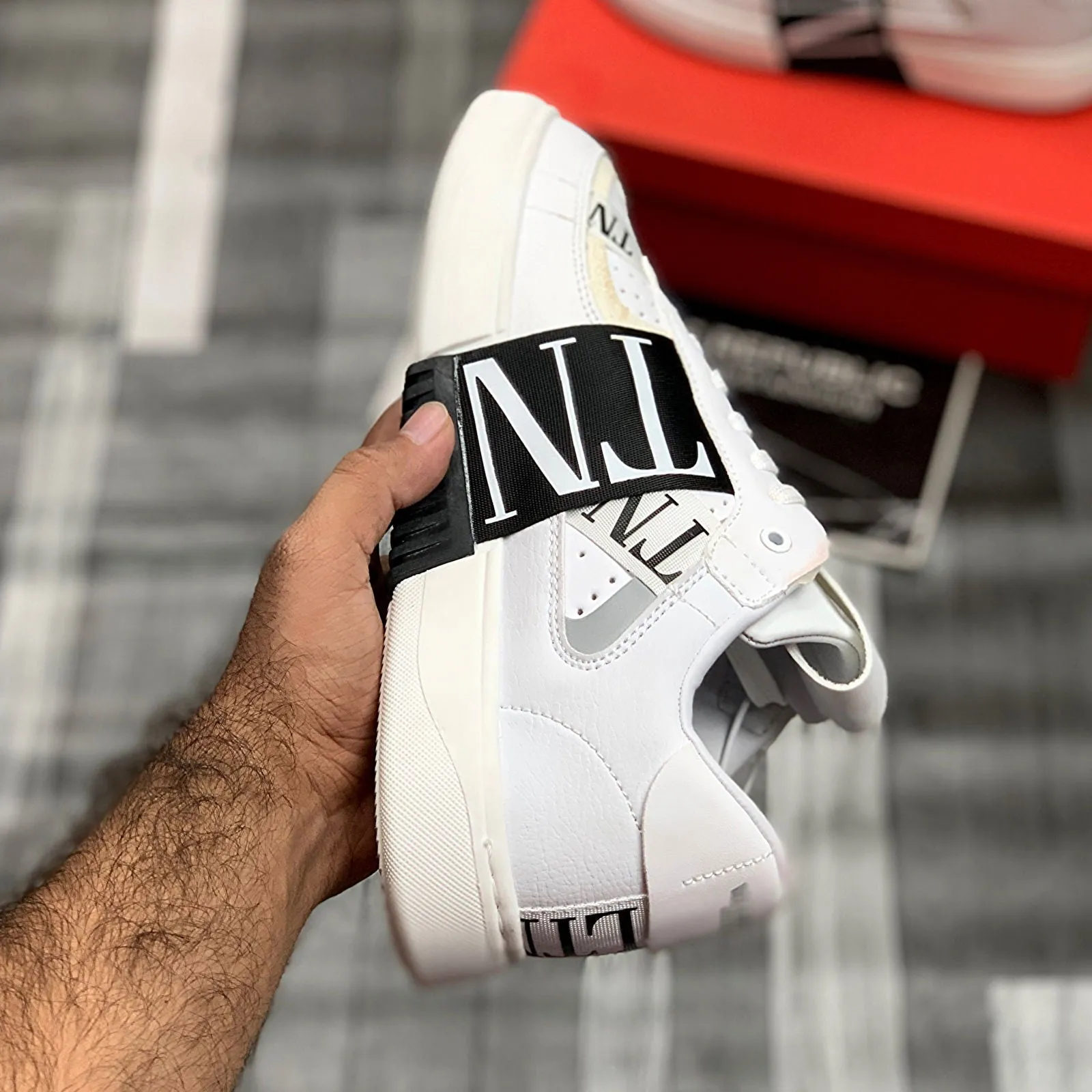 Valentiino VL7N (White-Black) Premium Batch