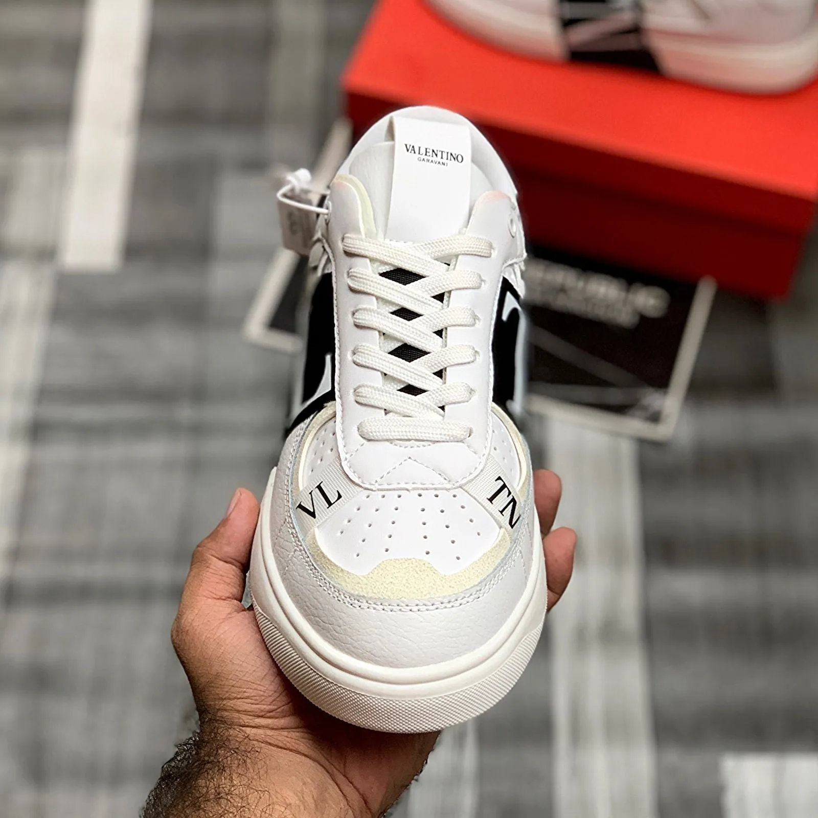 Valentiino VL7N (White-Black) Premium Batch
